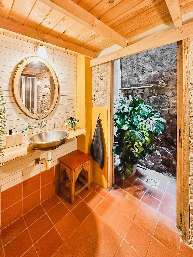 アパート Habitacion Privada, Casa Compartida Con Pareja Private Room, Shared House With A Couple バルセロナ