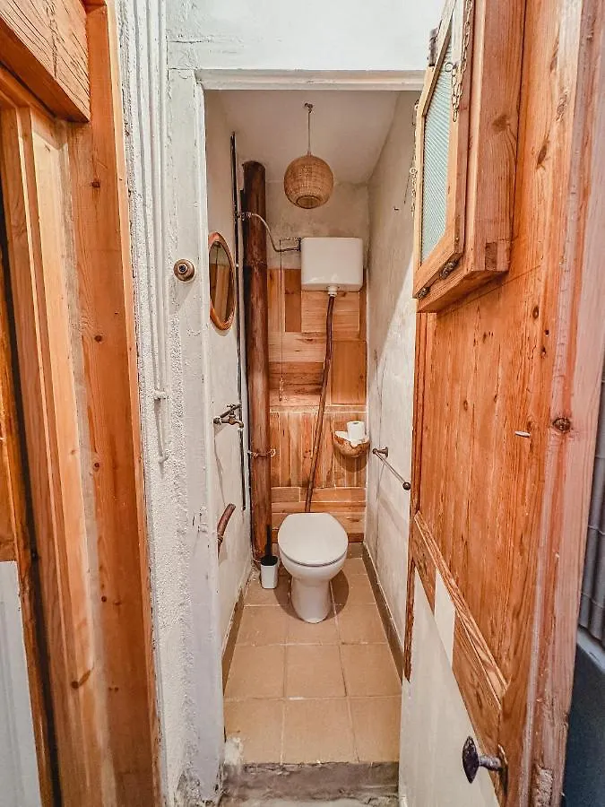 Habitacion Privada, Casa Compartida Con Pareja Private Room, Shared House With A Couple バルセロナ アパート