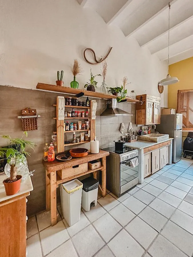 Habitacion Privada, Casa Compartida Con Pareja Private Room, Shared House With A Couple バルセロナ 0*,  スペイン